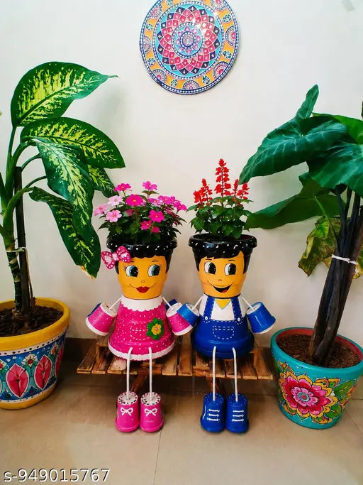 Cartoon Couple Planter Pots for Indoor Plants,Cute Sitting Flower Pots for Home Decor, Handpainted Boy Girl Planters with Legs Decorative Plastic Flower Pots Set