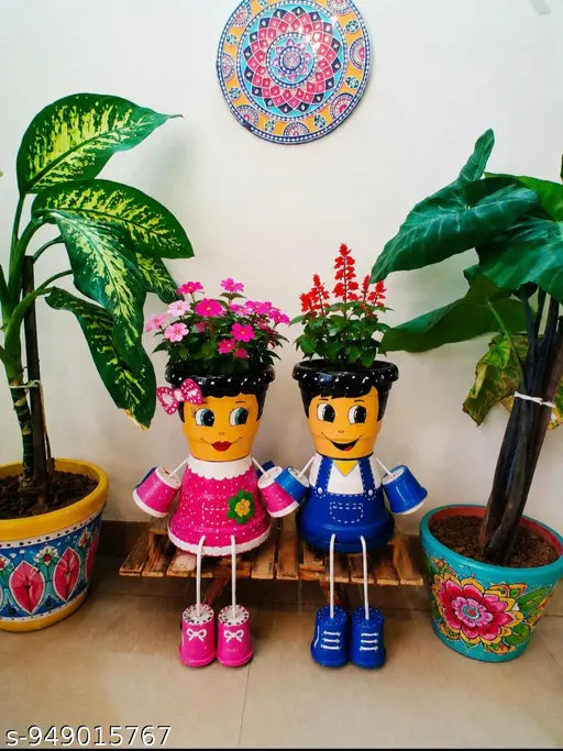 Cartoon Couple Planter Pots for Indoor Plants,Cute Sitting Flower Pots for Home Decor, Handpainted Boy Girl Planters with Legs Decorative Plastic Flower Pots Set